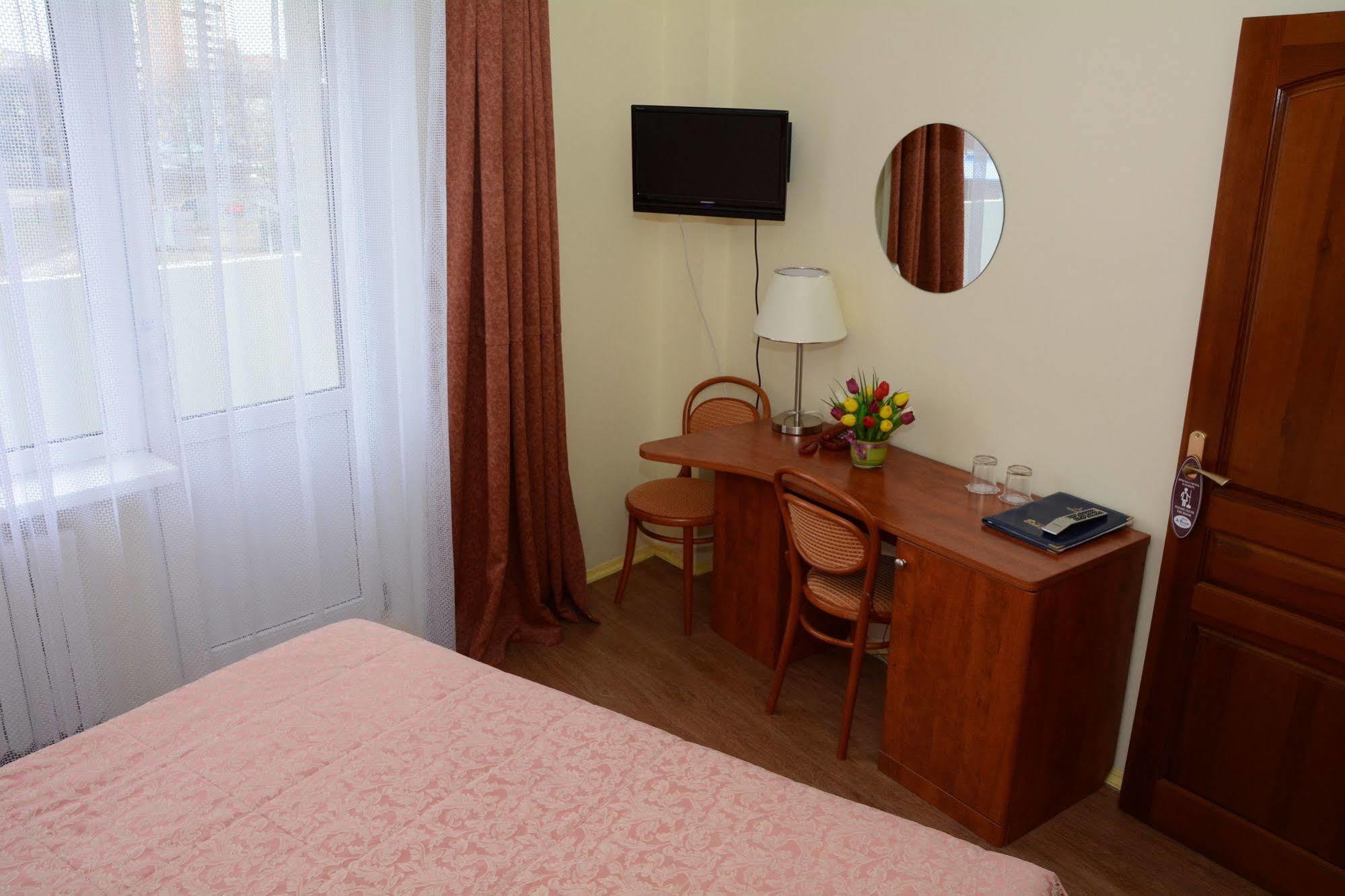 Voyage Hotel Minsk Buitenkant foto
