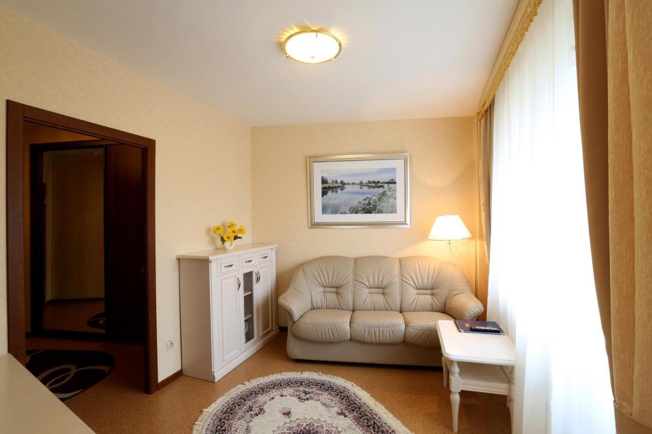Voyage Hotel Minsk Buitenkant foto