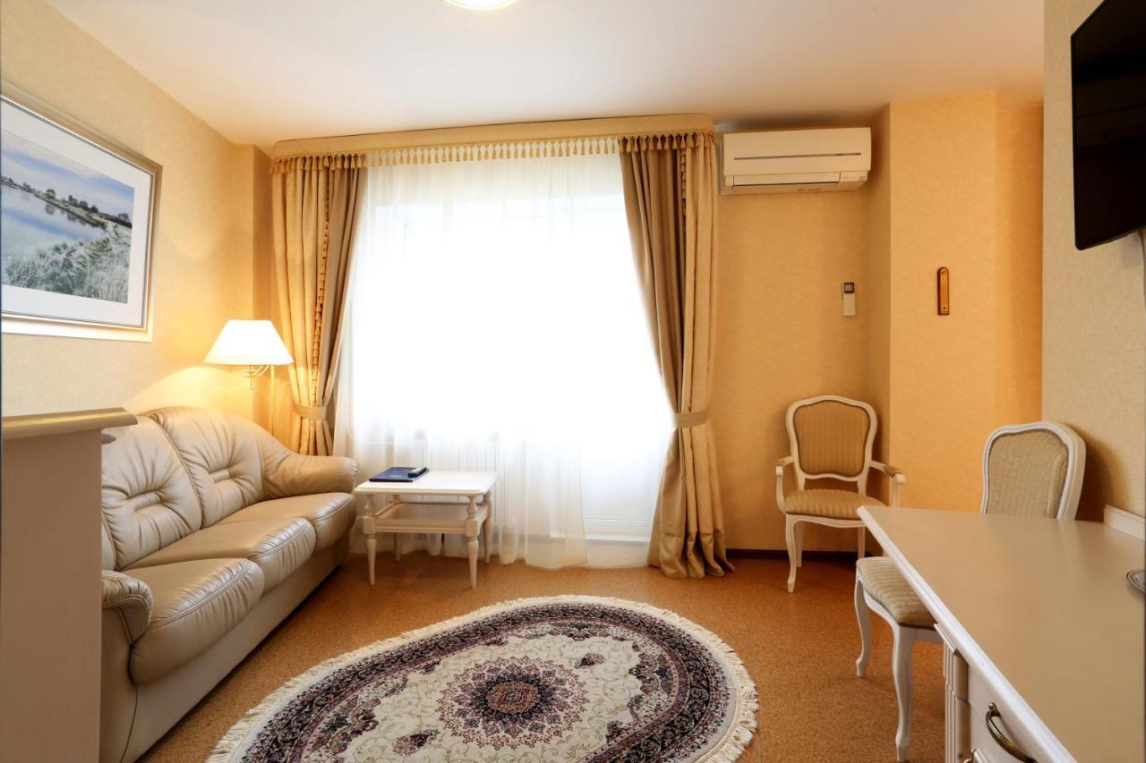 Voyage Hotel Minsk Buitenkant foto